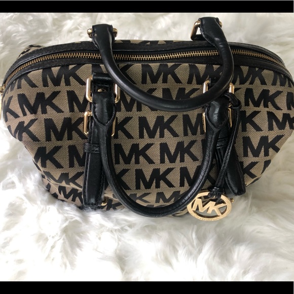 Michael Kors Handbags - {SOLD} Micheal Kors Satchel handbag Large